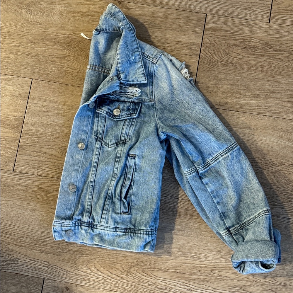 Free People Women’s Distressed Cropped Denim Jacket - Picture 5 of 5